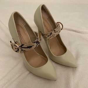 Shoe Dazzle Snake Skin Buckle Heels Sz 7